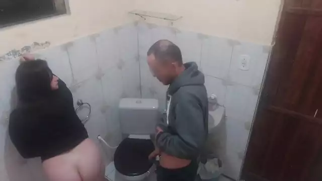 Luscious beauty makes her move in the bathroom - hot Japanese action!