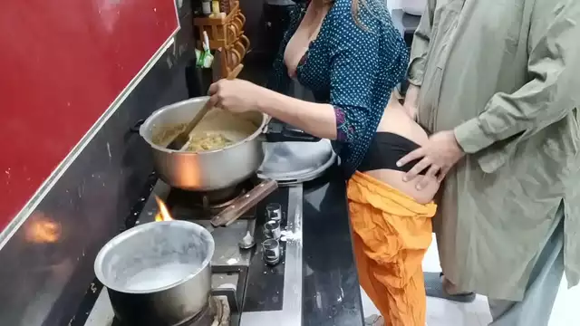 Delicious Desi Housewife Cooks Up Some Steamy Anal Action in the Kitchen!