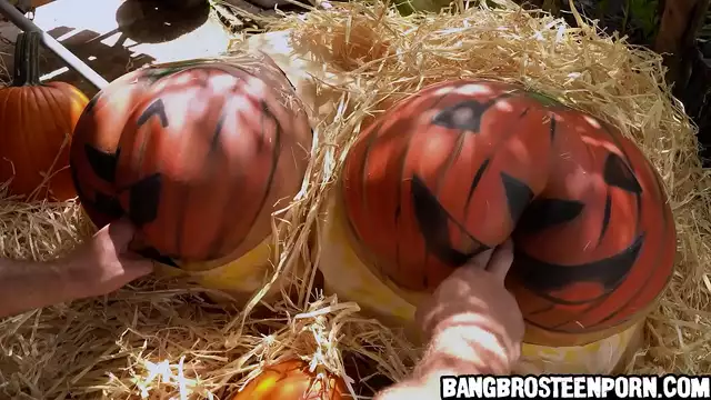Juicy and Luscious Pumpkin Asses ~ A satisfyin' Fuck