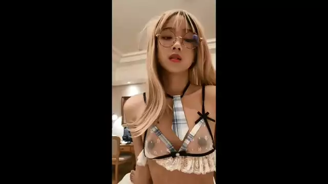 [JAV] Flirty Female Takes Charge on Top - Meet the Woman Every Man Wants to Date!