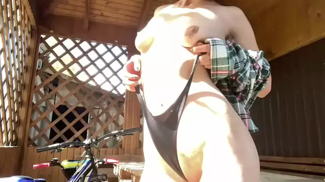 Forget the Indoors! Enjoy the Luscious Outdoor Pussy Squirting Experience!