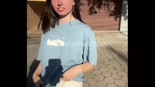 Discover the Alluring 18-Year-Old Novinha in Public Exhibition!